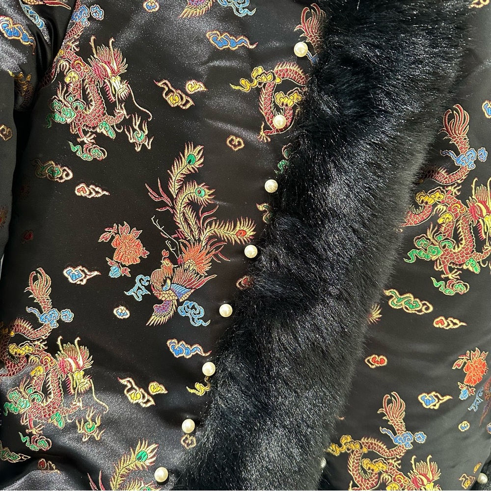 *SOLD* Vintage Oriental Satin Jacquard Cape Jacket w/ Pearl Beaded Faux Fur Trim - Picture 10 of 12